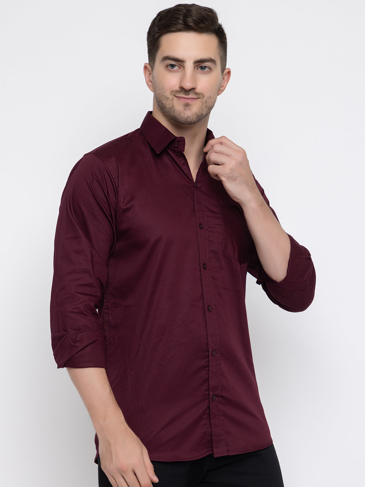 Men Regular Fit Solid Spread Collar Casual Shirt