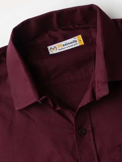 Men Regular Fit Solid Spread Collar Casual Shirt